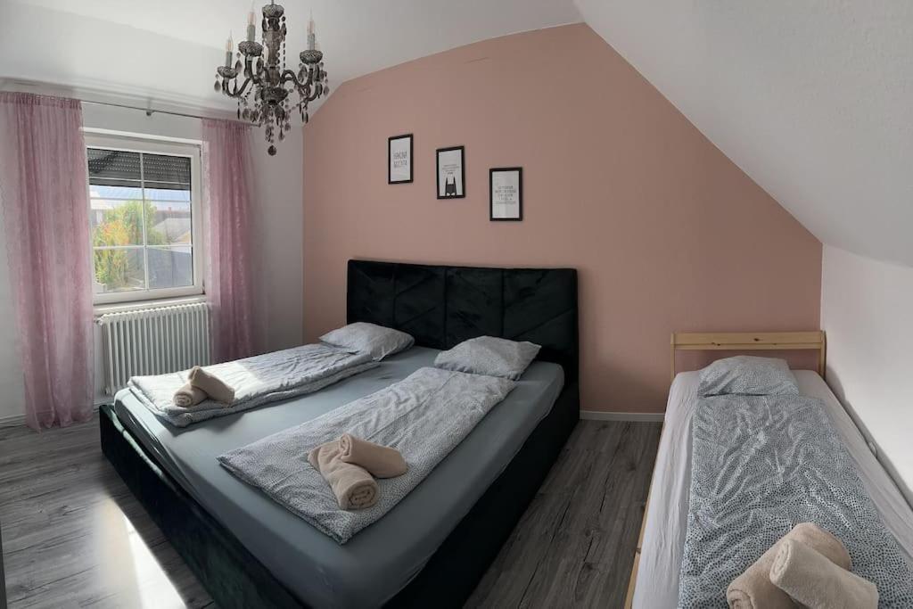 Villa Outlet Center House, Pool-Jacuzzi-Garden-Sundeck Parndorf Esterno foto
