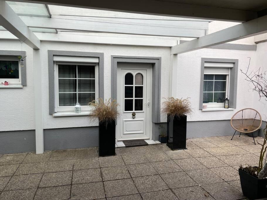 Villa Outlet Center House, Pool-Jacuzzi-Garden-Sundeck Parndorf Esterno foto