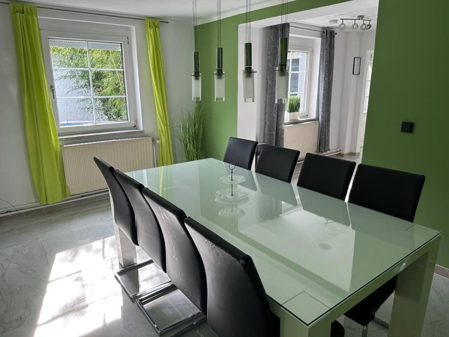Villa Outlet Center House, Pool-Jacuzzi-Garden-Sundeck Parndorf Esterno foto