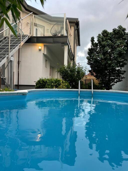 Villa Outlet Center House, Pool-Jacuzzi-Garden-Sundeck Parndorf Esterno foto