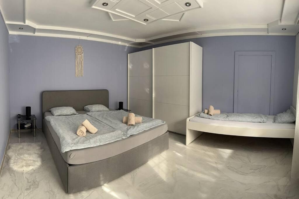 Villa Outlet Center House, Pool-Jacuzzi-Garden-Sundeck Parndorf Esterno foto
